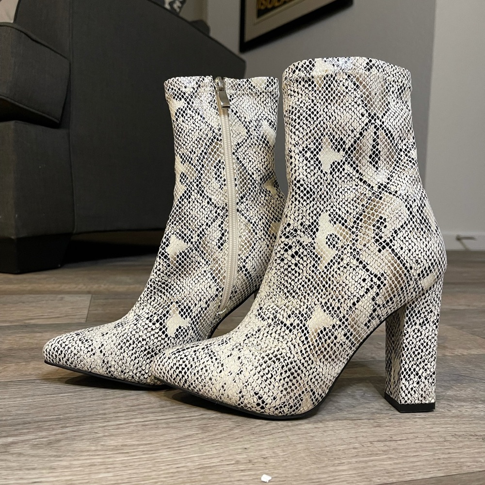 Azalea Wang Leather Booties